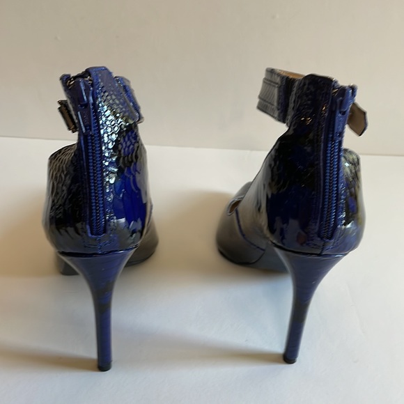 Gianni Bini 4” High Heel Pointed shoe with 1 1/2 Ankle Strap with back zipper - Picture 10 of 16